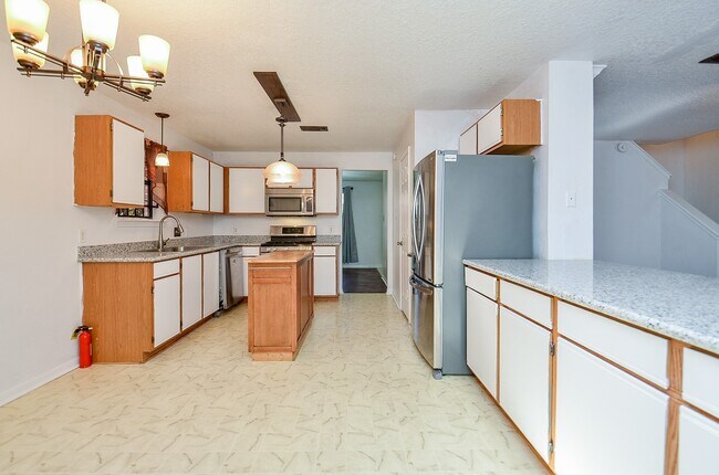 Building Photo - 13837 Purplemartin St