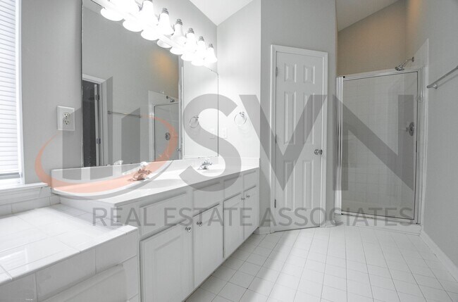 Building Photo - 3 Bedroom / 2.5 Bath in South Durham Neighborhood!