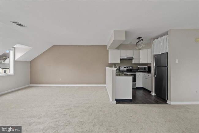 Building Photo - 1 Center St