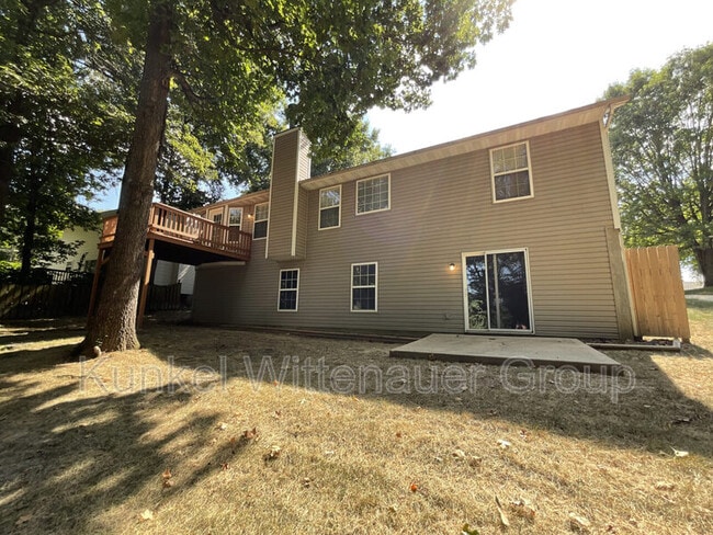 Building Photo - 1545 Fairoaks Dr