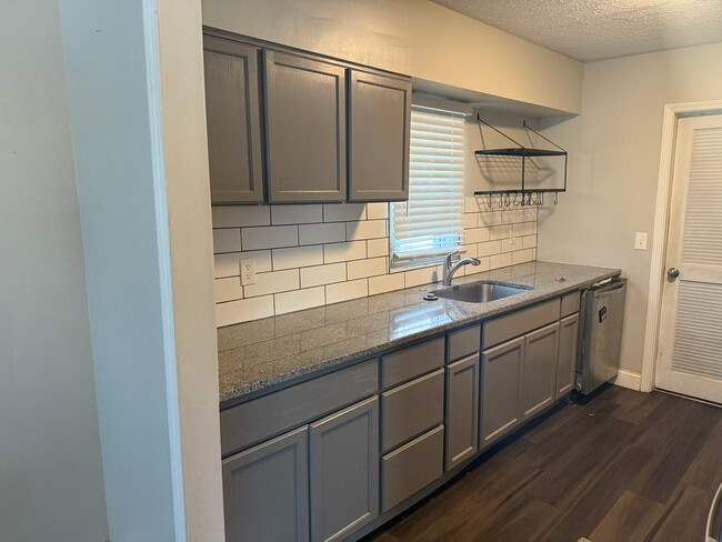 Building Photo - 120 Lakeview Blvd