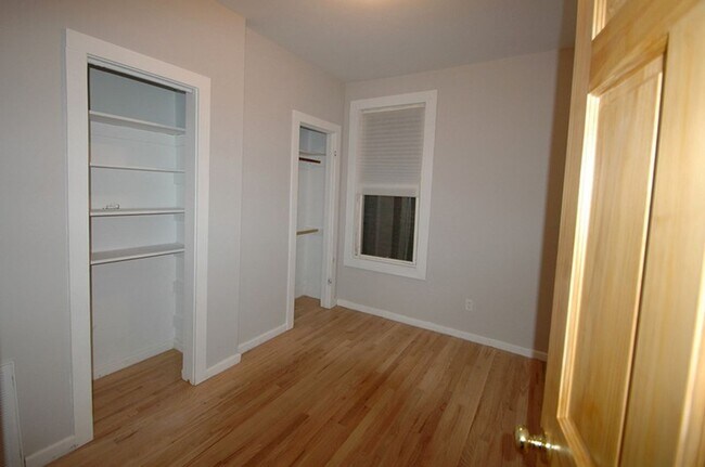 Building Photo - Remodeled 2BR in Victorian | Oversized Living & Dining | Walk to Yale | Massive Walk-In Closet