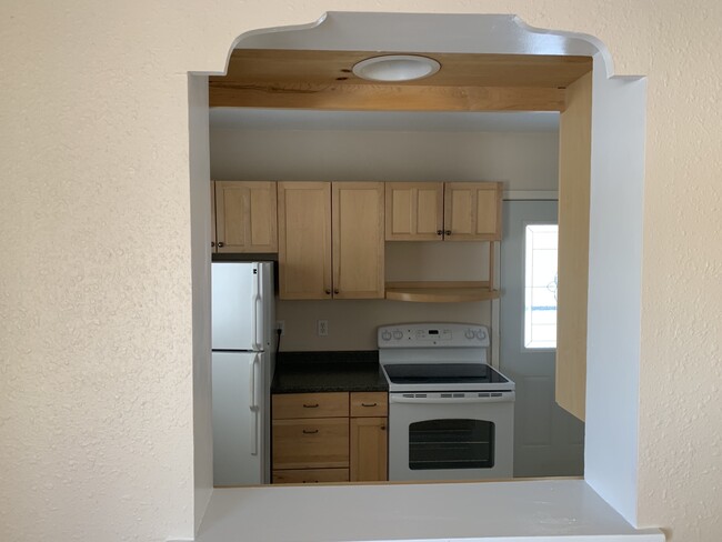 Building Photo - 228 Aspen Ave S