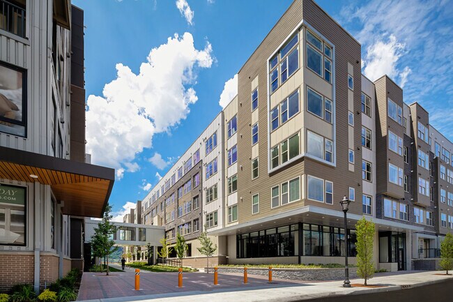 Building Photo - 79 Alexander St