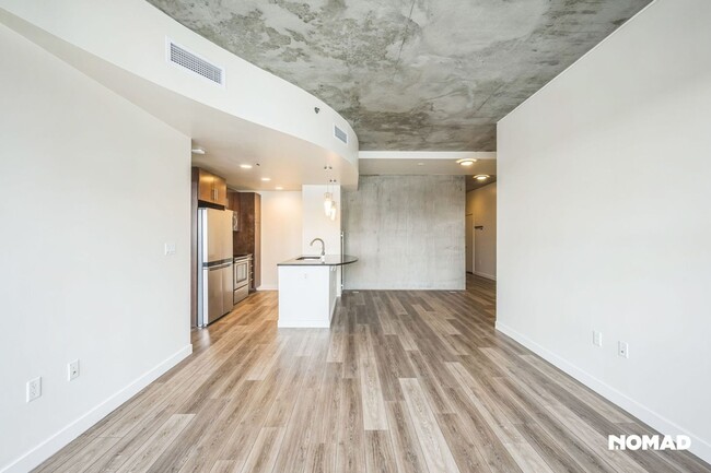 Building Photo - Best Value Luxe One Bedroom Downtown