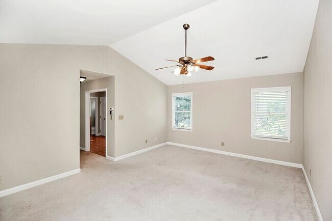 Building Photo - Well Maintained 4BD/2.5BA Home in the Cheshunt Community!