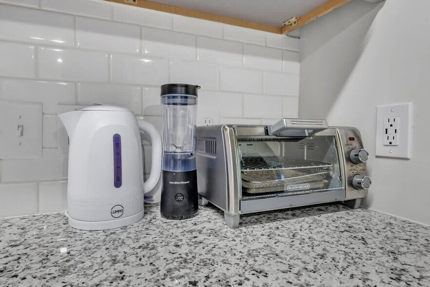 Building Photo - 928 S Miami Blvd