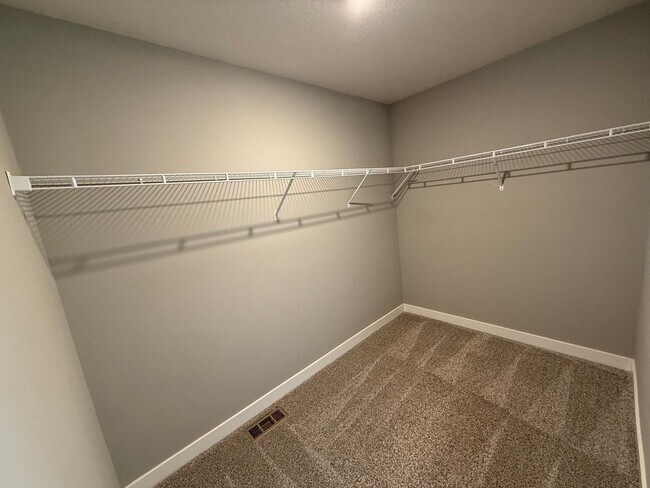 Building Photo - Comfort & Space Await in This Stunning 4BR Dayton Home