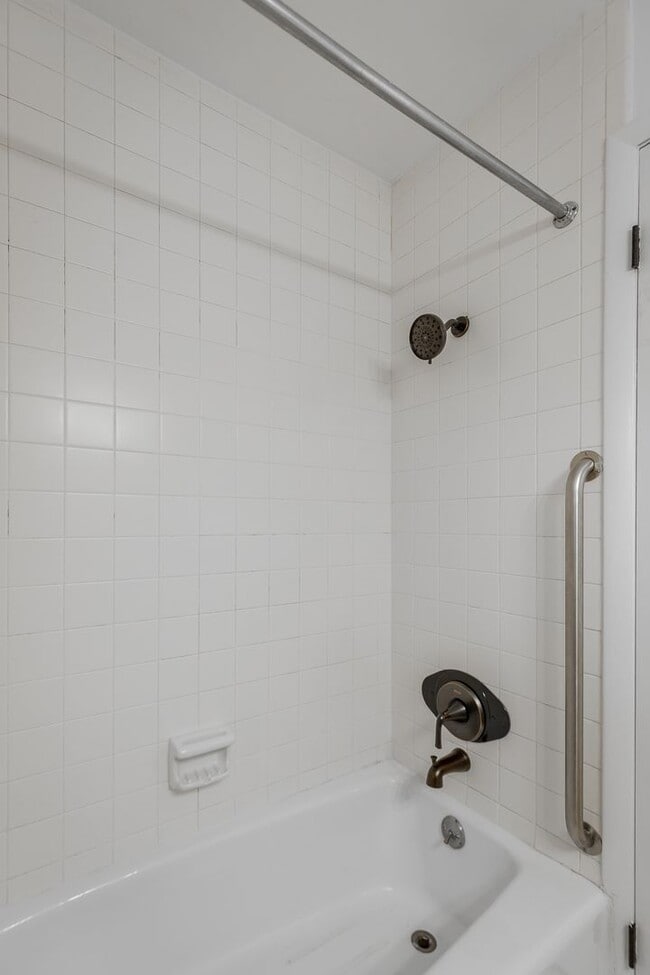Building Photo - 2 Bedroom 2 Bath in Northshore