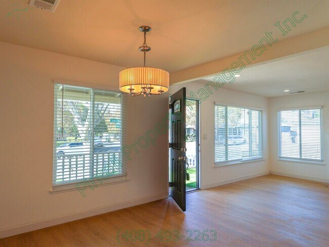 Building Photo - 3428 San Marino Ave