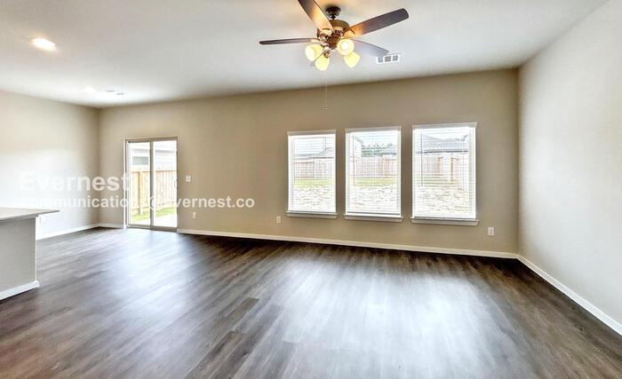 Building Photo - 5923 Hollyhock Ln