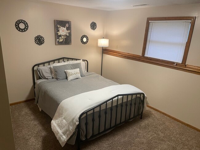 Building Photo - 408 Summerset Dr