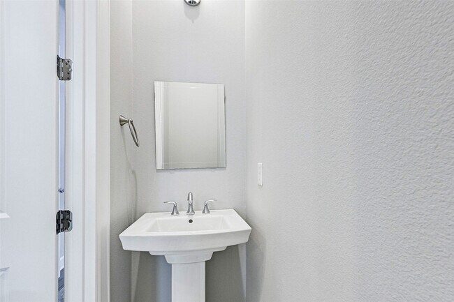 Building Photo - 2113 Naomi St