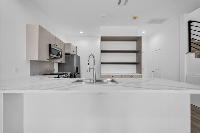 Building Photo - 15000 S Richmond Ave