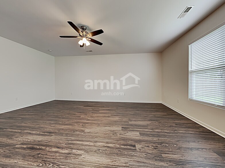 Building Photo - 106 Vango Dr