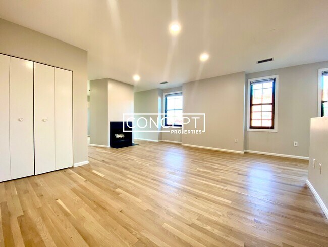 Building Photo - 151 W Brookline St