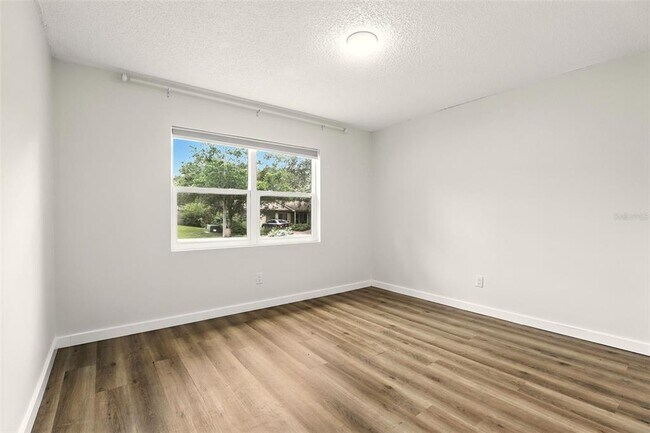 Building Photo - 102 Ventura Dr