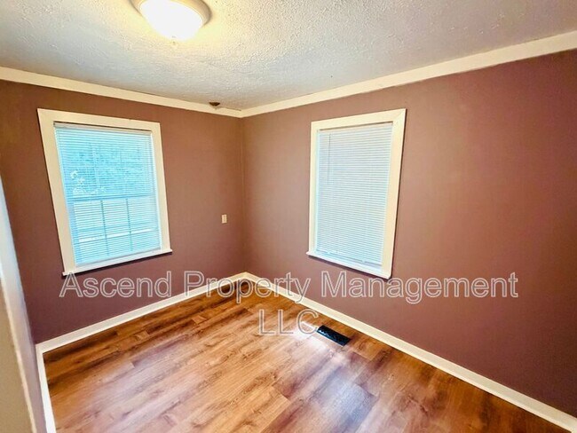 Building Photo - 1134 McDonald Dr