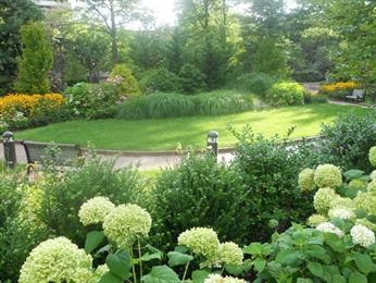 Primary Photo - 9 Hawthorne Pl