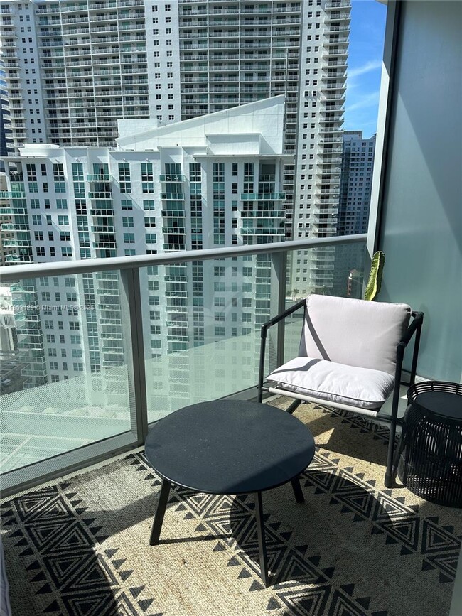 Building Photo - 1300 Brickell Bay Dr