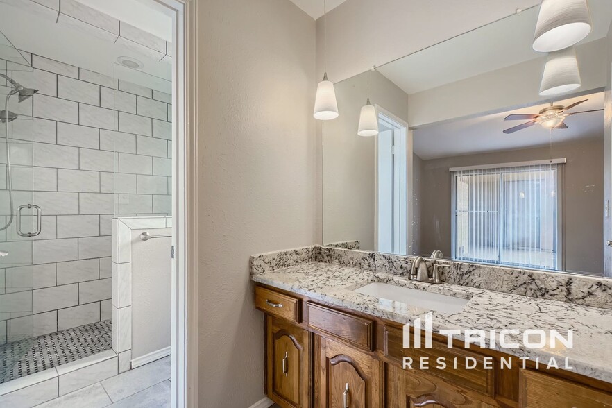 Building Photo - 4922 Willowhaven Cir