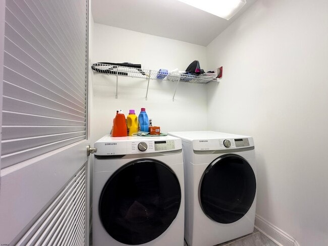 Building Photo - 9416 Amherst Ave