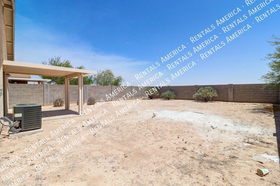 Building Photo - 6003 E Sunrise Cir