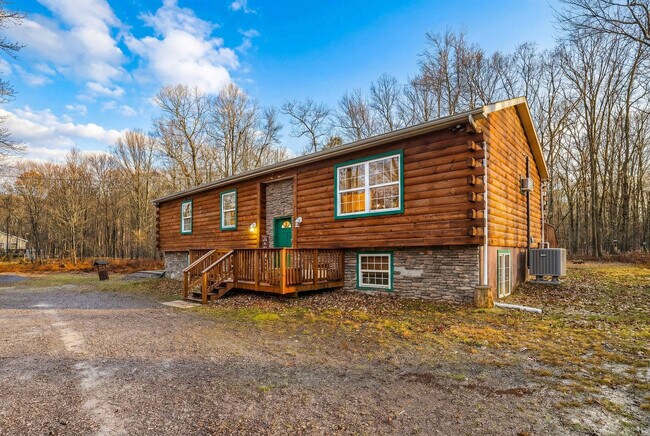 Building Photo - 255 Hillary Dr W