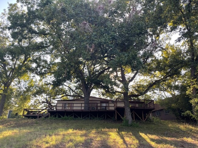 Building Photo - NEW ON MARKET /// RIVER FRONT CABIN AVAILABLE!!