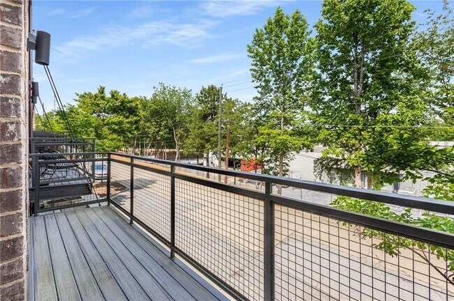 Building Photo - 1225 Chelsea Cir NW