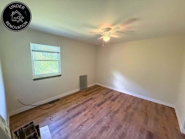 Building Photo - 7220 N Moberly Dr