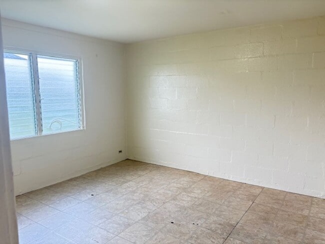 Building Photo - Two Bedroom Duplex