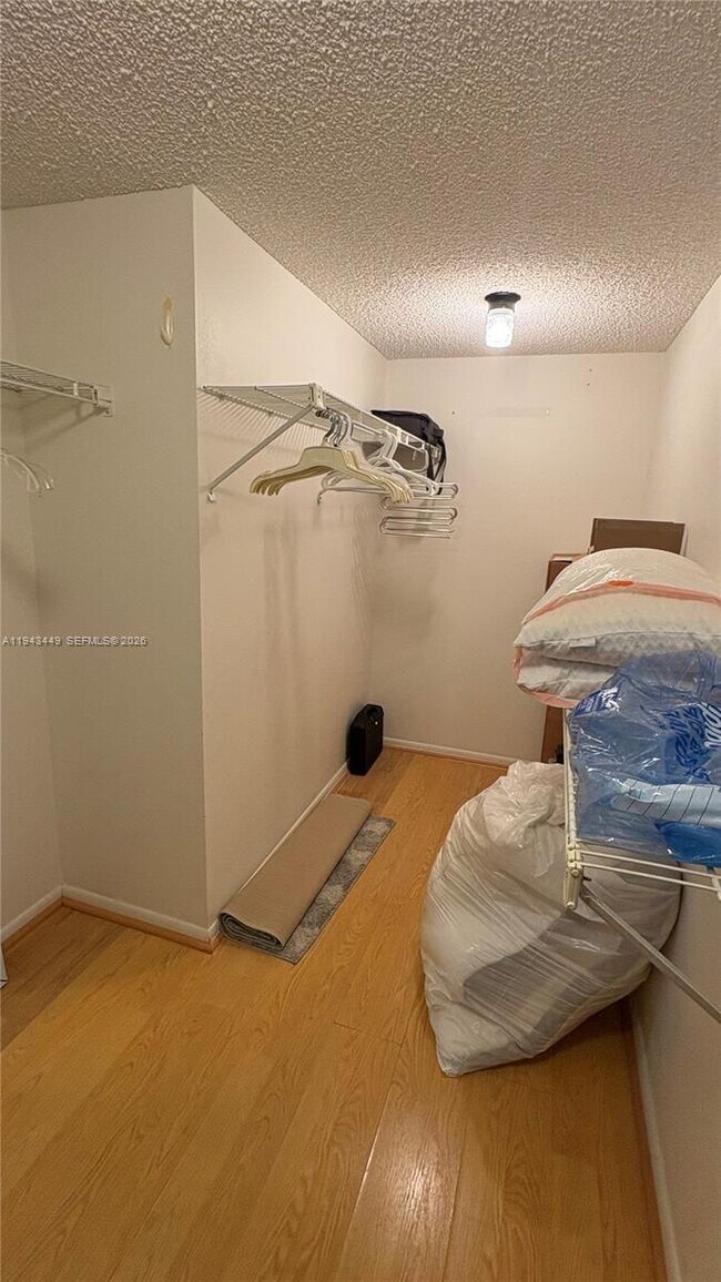 Building Photo - 808 NE 27th Ave