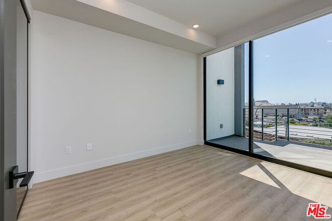 Building Photo - 3833 Dunn Dr