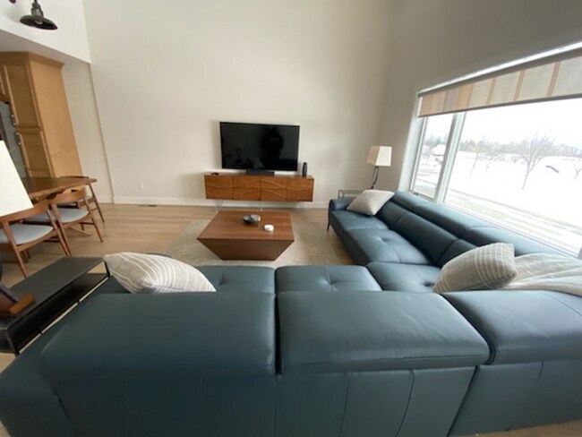 Building Photo - 2048 Marina Ct