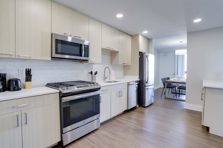 Building Photo - 1201 S Bell St