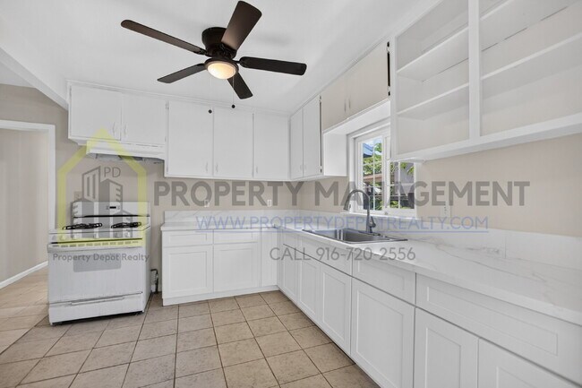 Building Photo - Spacious 3-Bed, 2-Bath Haven in Sacramento