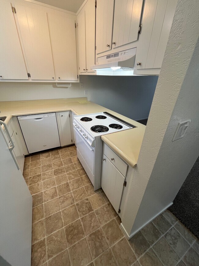 Building Photo - 3140 Alicita Ct