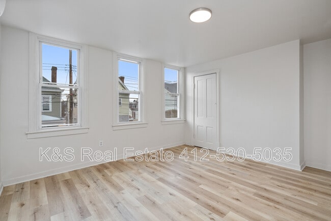 Building Photo - 2321 Spring St