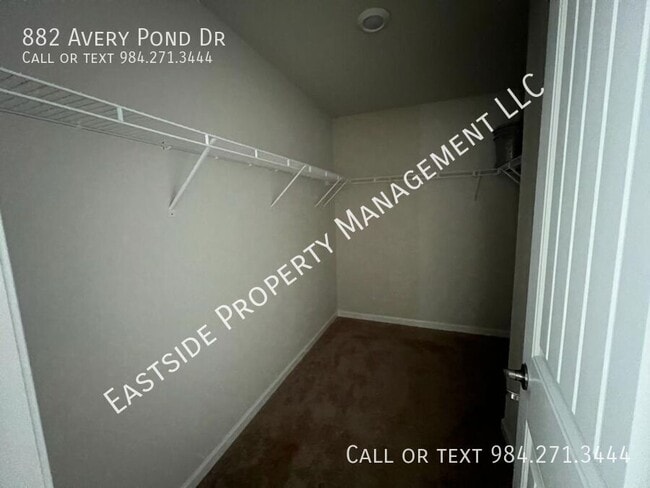 Building Photo - 882 Avery Pond Dr