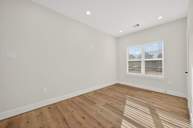 Building Photo - 808 Fortune St