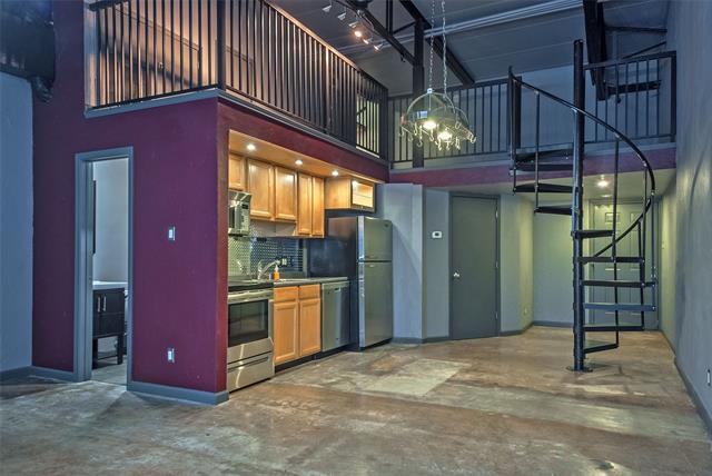 Building Photo - 215 N Walton St