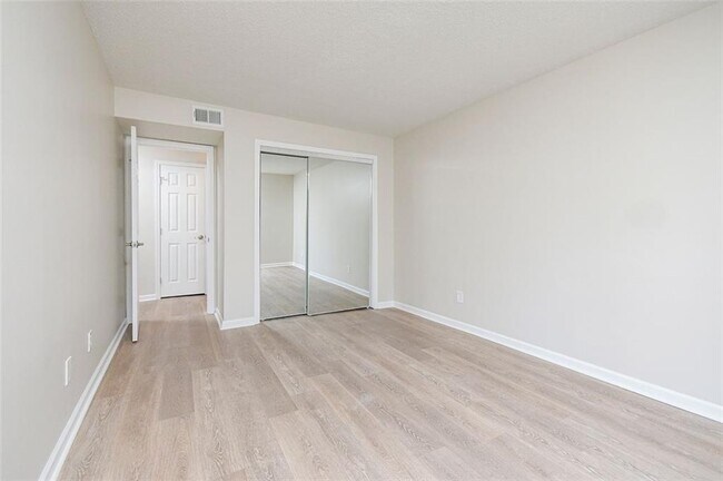 Building Photo - 742 Brentwood Pl