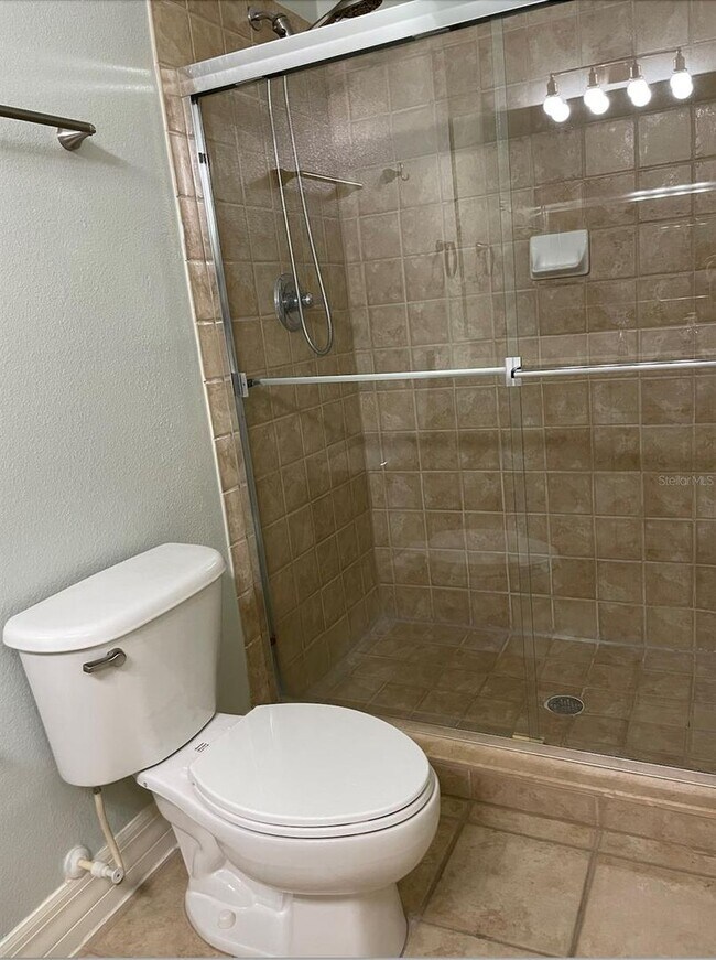 Building Photo - 2 Bedroom Townhome with 1 Car attached Gar...