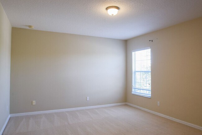 Building Photo - Comfortable 4/2.5 Home at Waterford Trails...