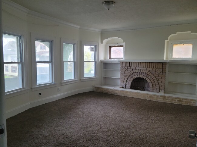 Primary Photo - 3358 E 145th St