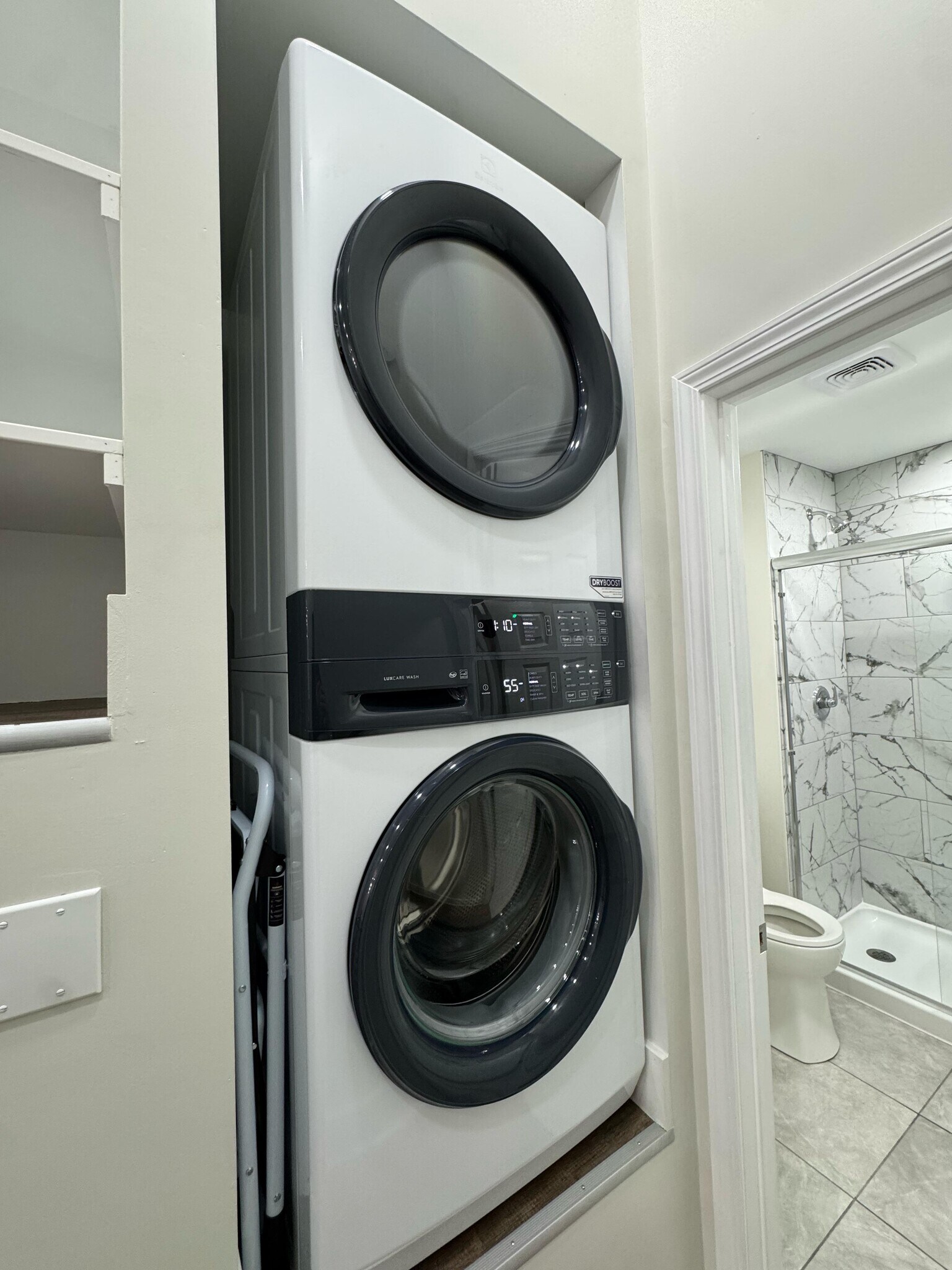 Building Photo - 319 E Main St