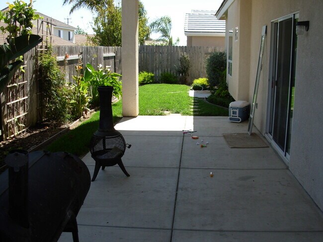 Building Photo - Spacious and Clean  Four Bedroom, Two Bath with attached 3 car garage home in Nipomo
