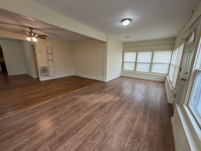 Building Photo - 900 S Mill St