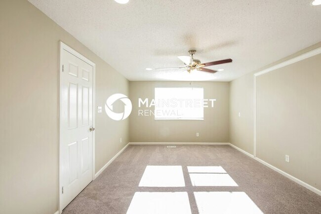 Building Photo - 4 Bedroom Pet-Friendly Home in Charlotte, NC with Main Street Renewal